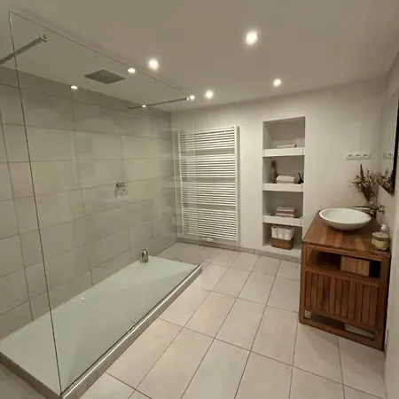 Spacious House Next Kirchberg-centre With Parking